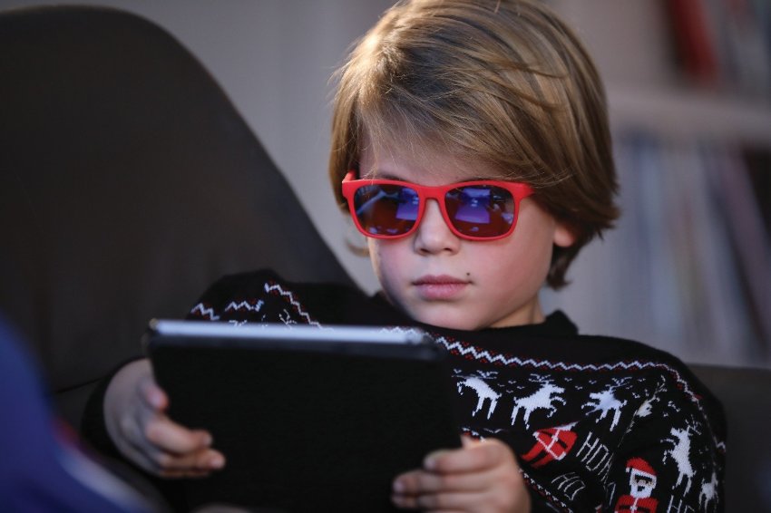 HYPERLIGHT OPTICS® - MISLI BOLJE. FOKUSIRAJ SE DUŽE. UČI EFIKASNIJE. HYPERLIGHT OPTICS® - MISLI BOLJE. FOKUSIRAJ SE DUŽE. UČI EFIKASNIJE.